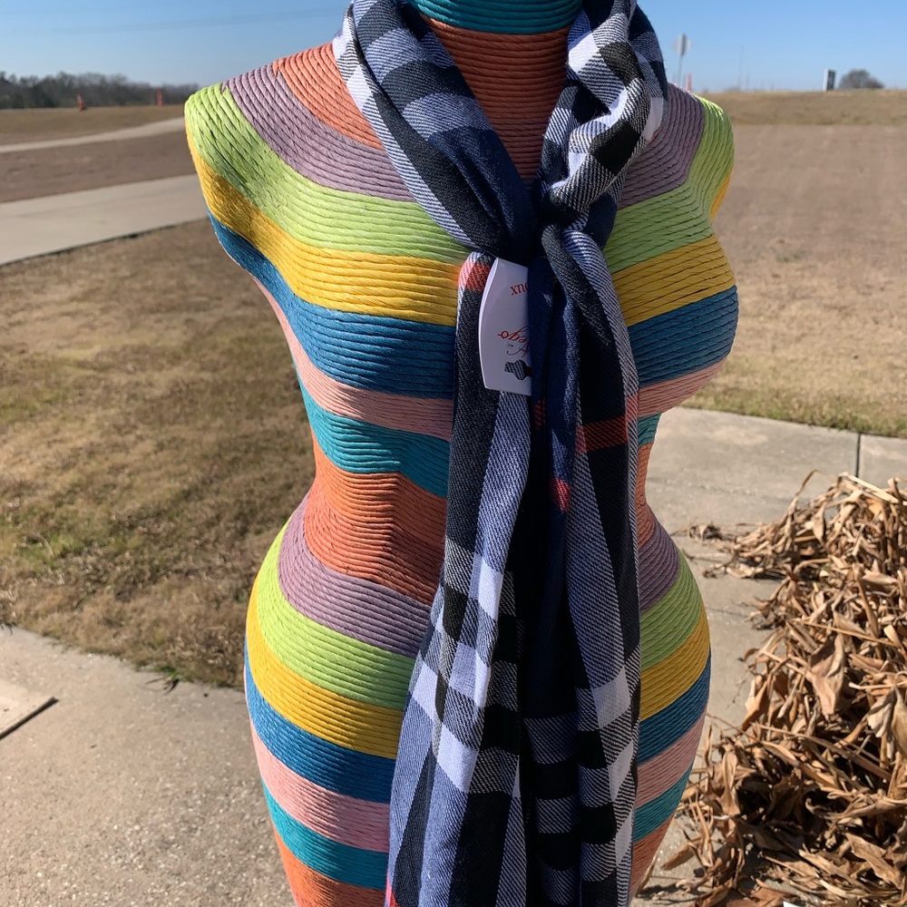Scarf Check - Picture 3 of 3